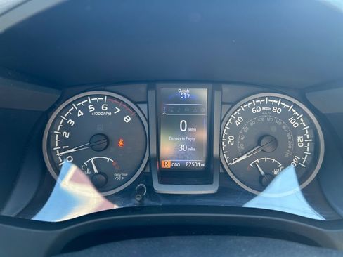 Used 2019 Toyota Tacoma TRD Off-Road w/ Technology Package AWD/4WD image 34