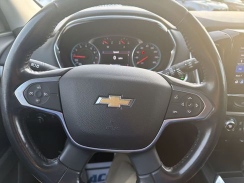 Used 2021 Chevrolet Traverse LT image 14