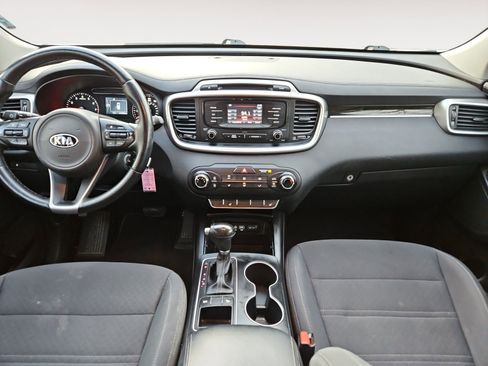 Used 2016 Kia Sorento LX w/ LX Convenience Package image 10