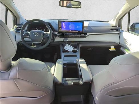New 2025 Toyota Sienna XLE image 26