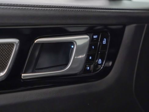 Certified 2019 Porsche Cayenne Turbo image 22