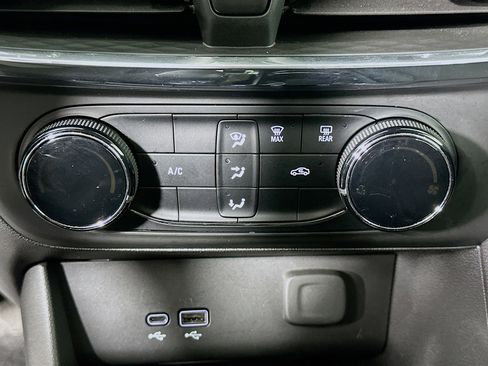 Used 2025 Buick Encore GX Preferred image 23