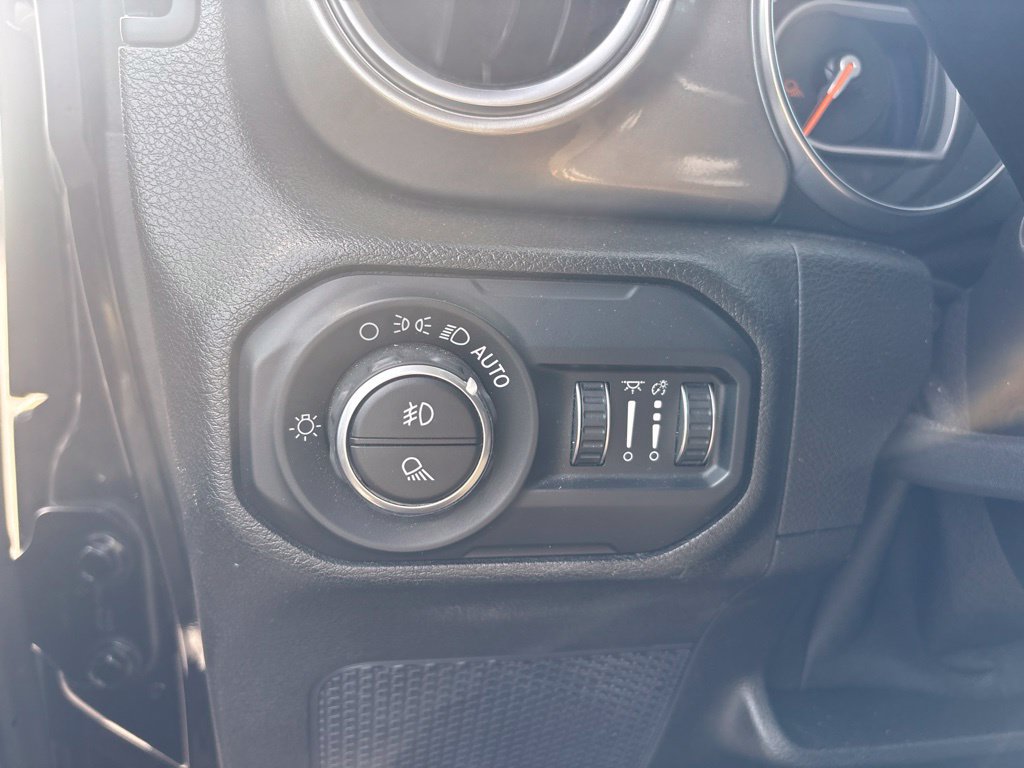 Used 2020 Jeep Gladiator Overland AWD/4WD image 21