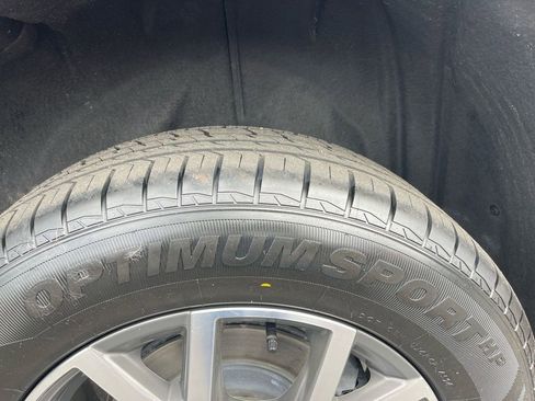 Used 2023 GMC Acadia SLE w/ Driver Convenience Package image 34