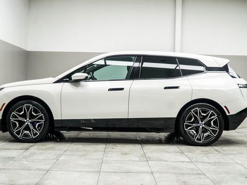 Used 2022 BMW iX xDrive50 w/ Sport Package image 10