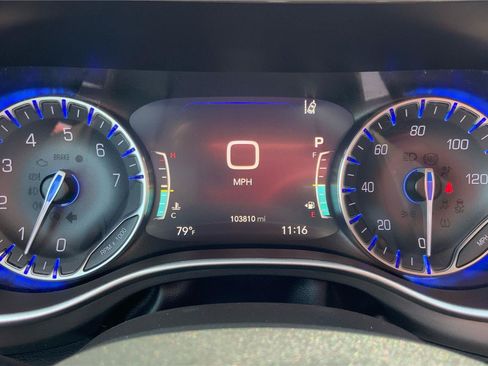 Used 2022 Chrysler Pacifica Touring-L FWD image 15
