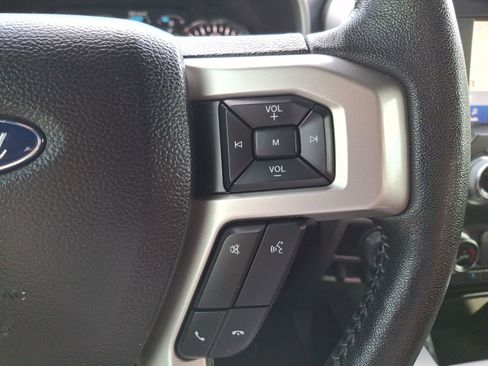 Used 2019 Ford F150 Lariat w/ Equipment Group 502A Luxury AWD/4WD image 15
