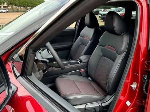 New 2025 Nissan Kicks SR image 18