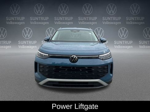 Used 2025 Volkswagen Tiguan SE FWD image 11