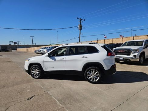 Used 2018 Jeep Cherokee Limited w/ Technology Group image 8