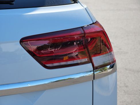 Certified 2022 Volkswagen Atlas Cross Sport SE image 17