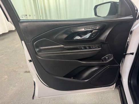 Used 2024 GMC Terrain AT4 image 11