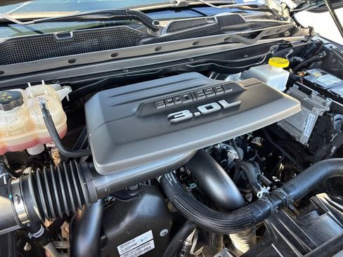 Used 2023 RAM 1500 Limited AWD/4WD image 32