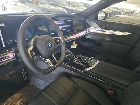 New 2026 BMW i7 xDrive60 w/ Premium Package image 16