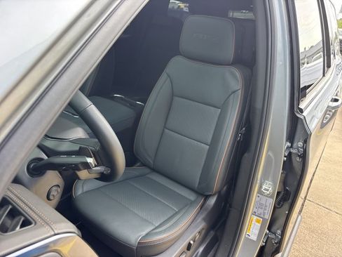 Used 2025 GMC Yukon AT4 w/ AT4 Premium Plus Package AWD/4WD image 27