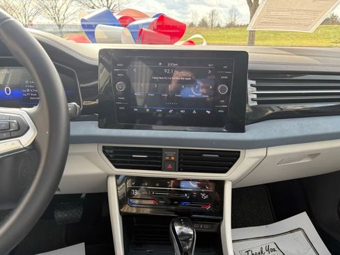 Used 2025 Volkswagen Jetta SE image 26