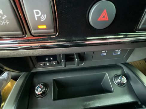 Used 2020 Nissan Titan Platinum Reserve w/ Moonroof Package AWD/4WD image 30