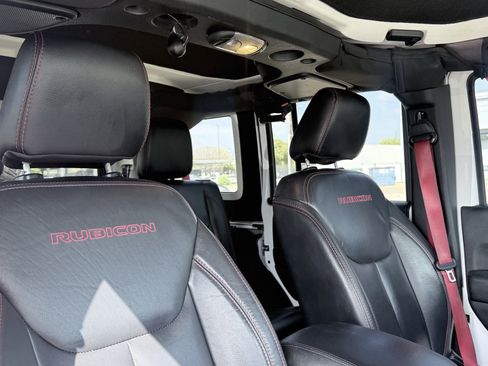 Used 2018 Jeep Wrangler Unlimited Rubicon image 47