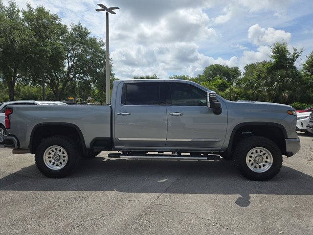 Used 2024 Chevrolet Silverado 2500 High Country w/ High Country Premium Package AWD/4WD image 4