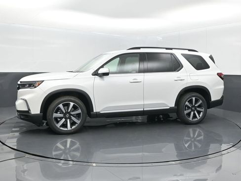 New 2025 Honda Pilot Touring image 10