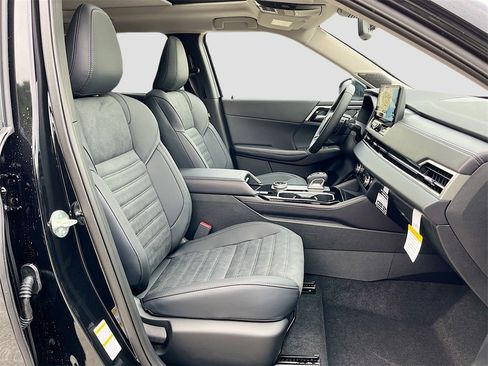 New 2025 Mitsubishi Outlander SE image 28