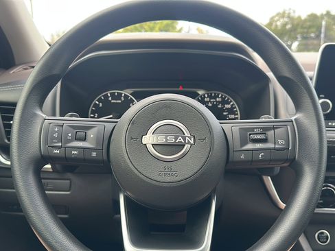 Used 2023 Nissan Rogue S image 27