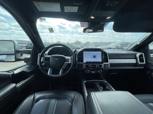 Certified 2022 Ford F450 Platinum w/ FX4 Off-Road Package image 5