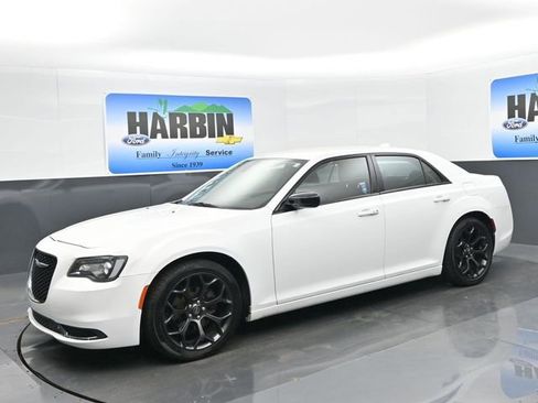 Used 2019 Chrysler 300 Touring w/ Sport Appearance Package RWD image 1
