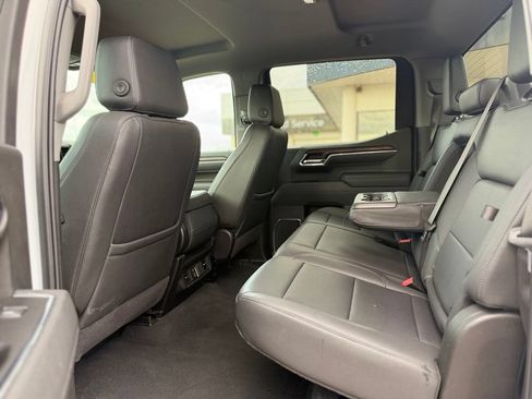 Used 2025 GMC Sierra 1500 SLT RWD image 7