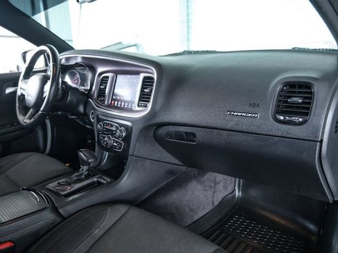 Used 2017 Dodge Charger R/T w/ Blacktop Package image 41