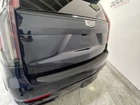 Used 2021 Cadillac Escalade Sport Platinum image 12