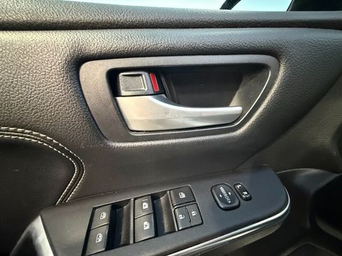 Used 2016 Toyota Camry XLE w/ Moonroof Package FWD image 16