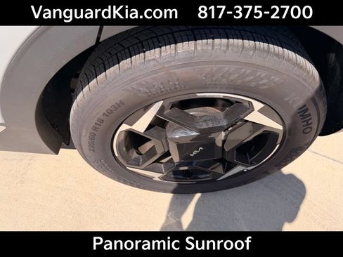 Certified 2026 Kia Sportage EX w/ EX Panorama Roof Package FWD image 9