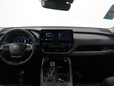 Used 2025 Toyota Grand Highlander Limited image 14