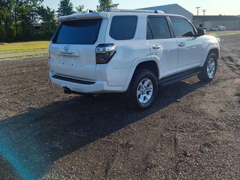 Used 2016 Toyota 4Runner SR5 Premium w/ Four Season Floor Mat Package AWD/4WD image 6