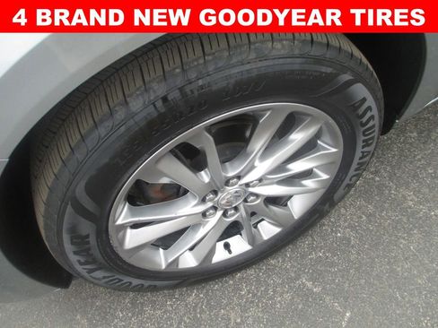 Used 2023 Buick Enclave Avenir w/ Avenir Technology Package AWD/4WD image 3