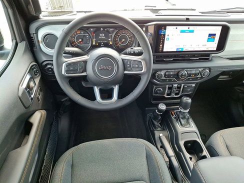New 2025 Jeep Wrangler Unlimited Sahara w/ Technology Group AWD/4WD image 2