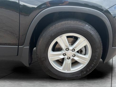 Used 2019 Chevrolet Trax LT w/ Sun & Sound Package FWD image 25