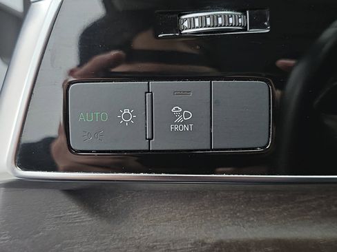 Used 2022 Audi Q8 Premium w/ Convenience Package image 26