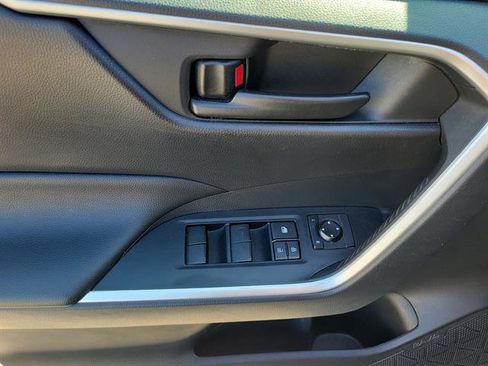 Used 2019 Toyota RAV4 LE image 51