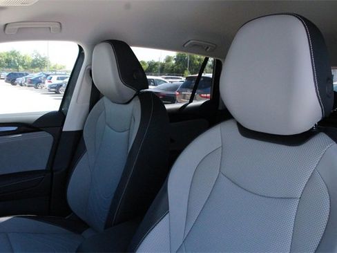 New 2025 Volkswagen Tiguan SE image 11