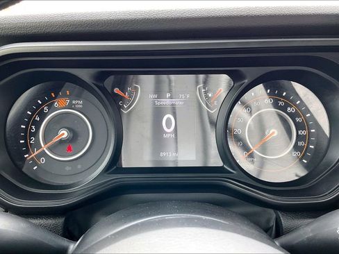 Used 2025 Jeep Wrangler Sport image 12