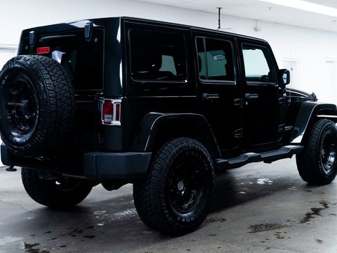 Used 2012 Jeep Wrangler Unlimited Sahara image 6