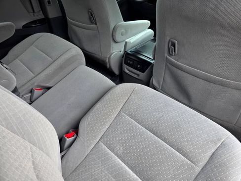Used 2019 Toyota Sienna LE w/ LE Preferred Package FWD image 39