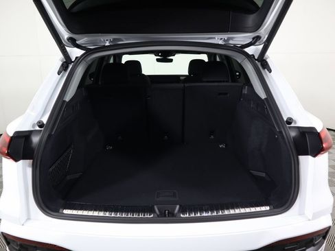 Used 2025 Audi Q5 Premium w/ Convenience Package image 30