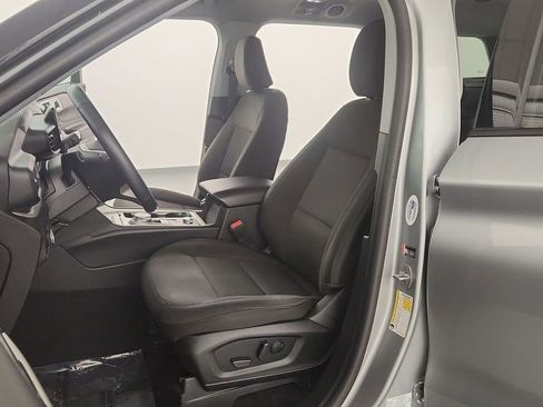Used 2023 Ford Explorer XLT AWD/4WD image 14