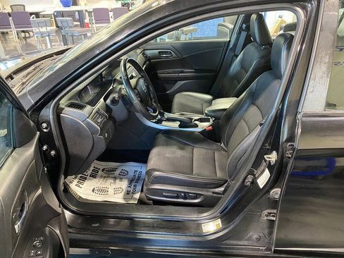 Used 2017 Honda Accord Sport image 12