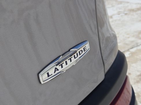 Used 2018 Jeep Cherokee Latitude image 13