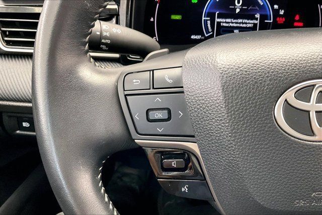 Used 2025 Toyota Camry SE FWD image 21