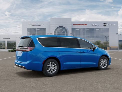 New 2026 Chrysler Pacifica Select FWD image 4